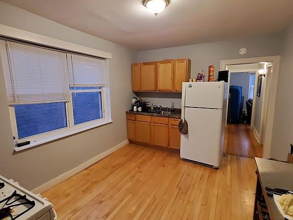 4th image of 3949 W Cortland St APT 3R