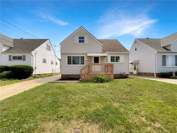 30350 Powell Rd, Willowick, OH 44095