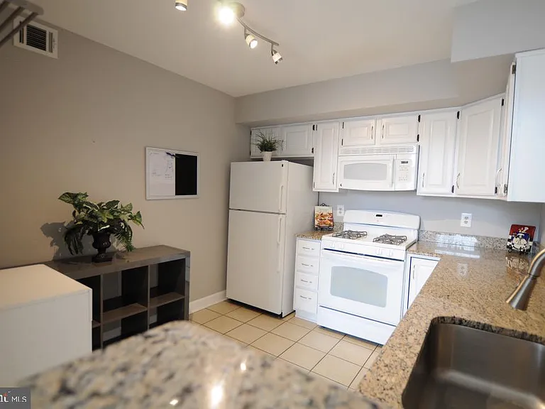 12205 Fairfield House Dr #611B — Photo 17