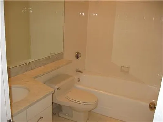 Rented by Domus Realty | media 3