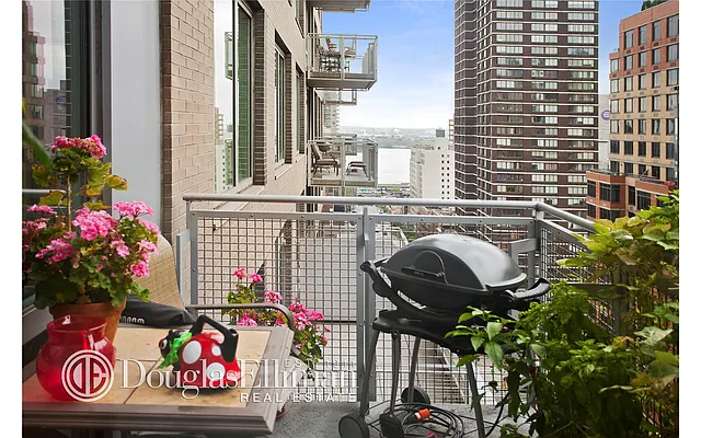 Sold by Douglas Elliman | media 27