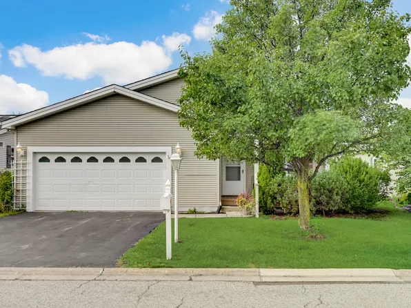 72 Rocking Horse Ln, Grayslake, IL 60030