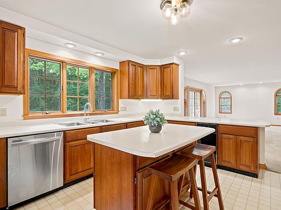 4th image of 11 Gibson Road