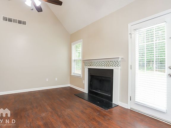 3rd image of 2060 Club Bay Dr