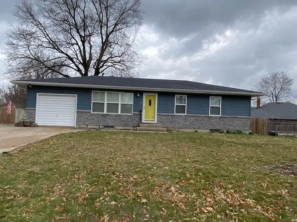 107 E Mission St, Marshall, MO 65340