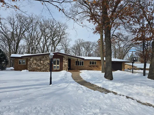 2011 Hillcrest Dr, Saint Cloud, MN 56303