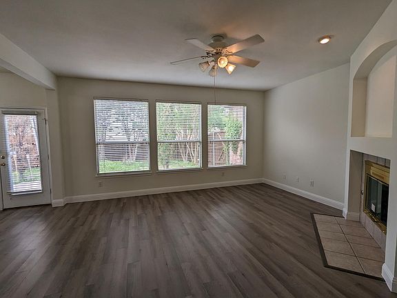 3rd image of 733 Dandelion Dr