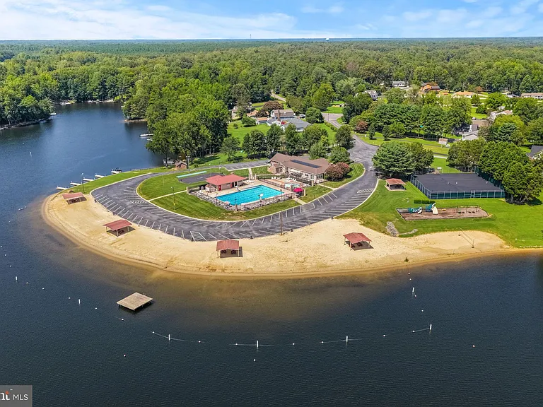 686 Lake Caroline Dr — Photo 45