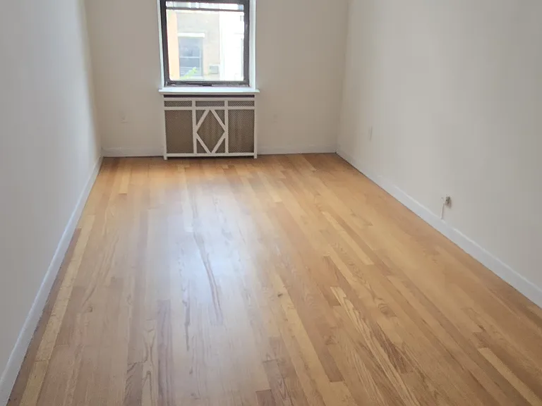 111 W 75th St #4R — Photo 6