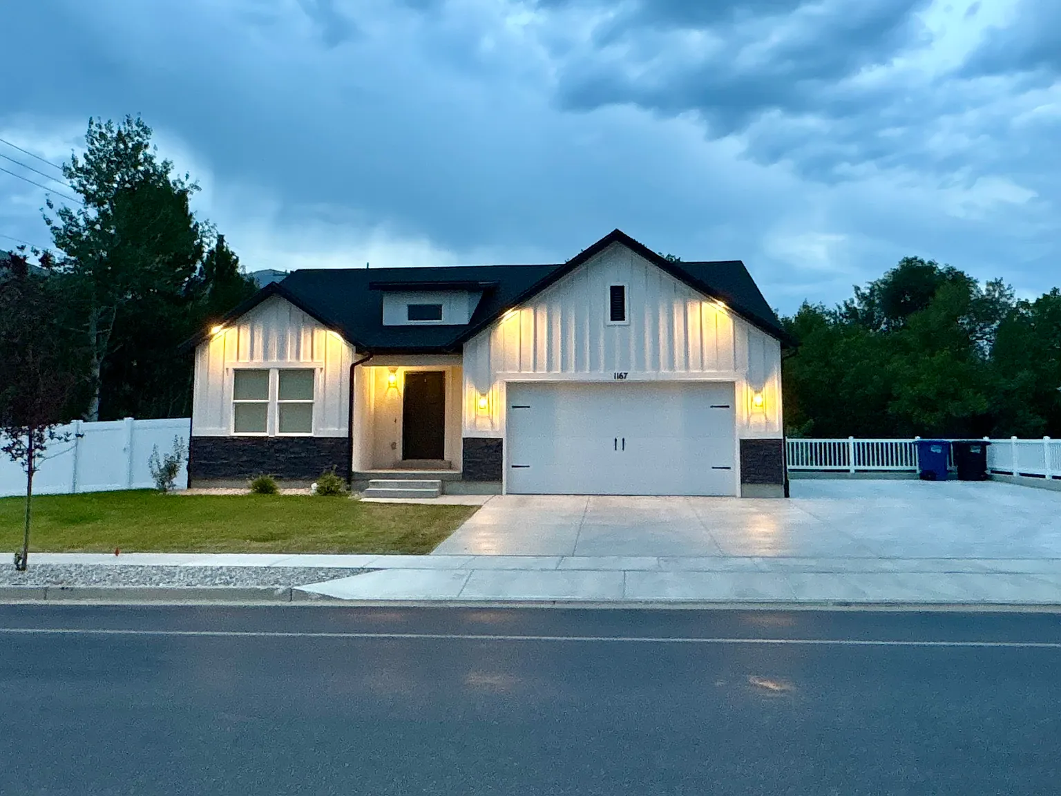 6 bed, 3136 sqft, $3,400 — Photo 2
