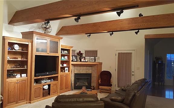 3rd image of 2020 Lakeview Dr