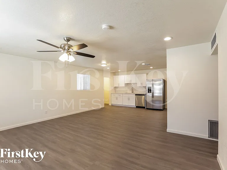 3124 W San Miguel Ave — Photo 4