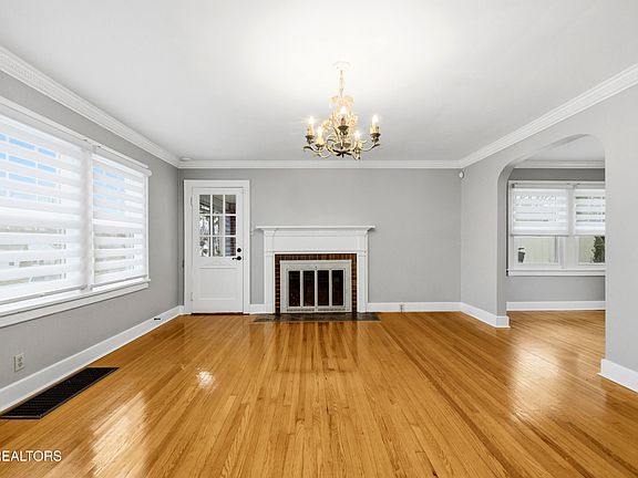 4th image of 208 Doughty Dr