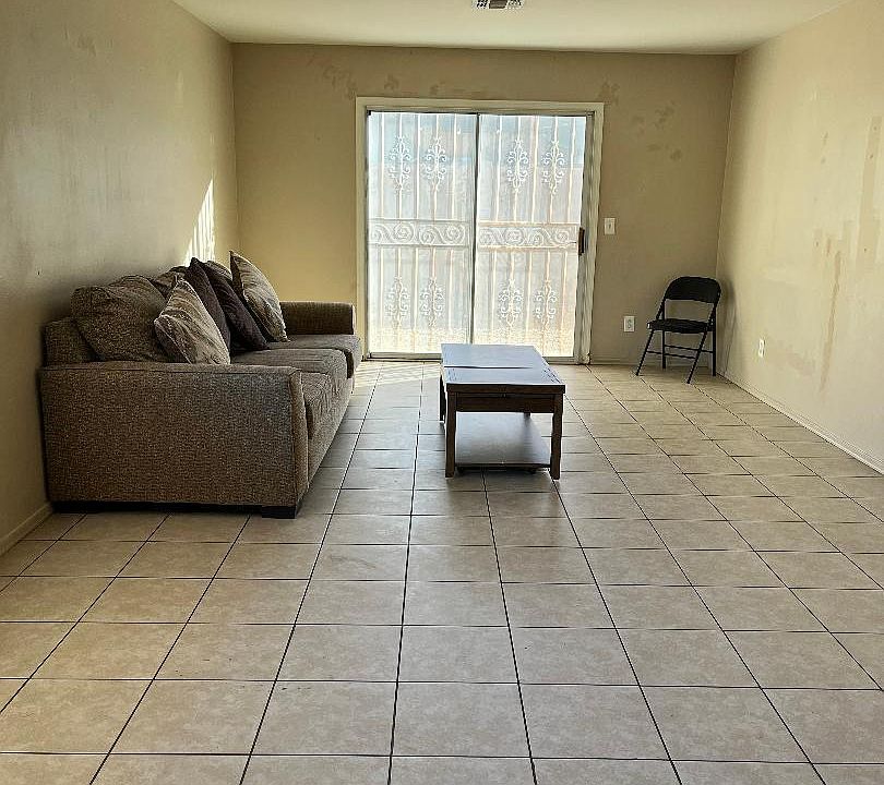 1st image of 38 E Calle Sevilla