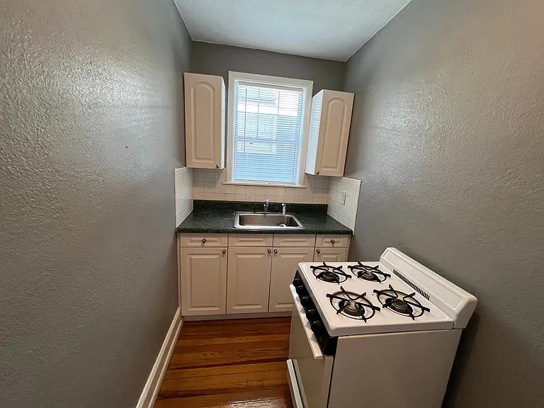 456 13th Ave NE #4 — Photo 4