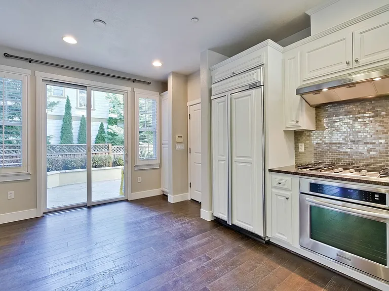 156 Linfield Dr — Photo 9