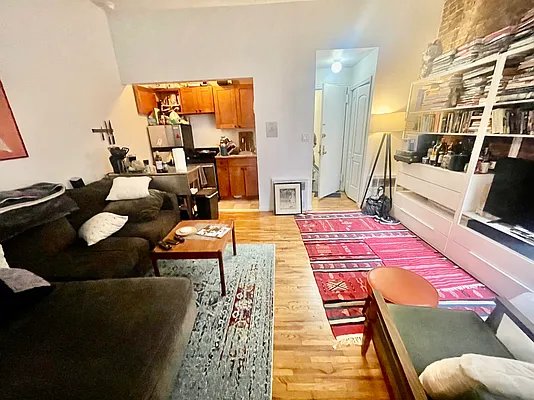 Rented by SIMPLR | media 6