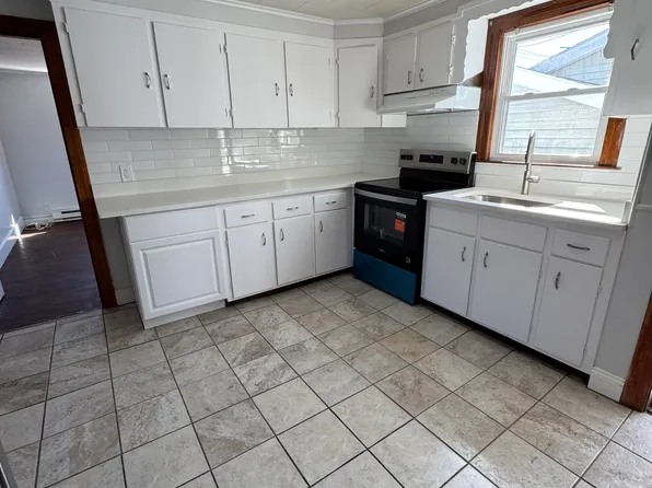 8 Harris St Floor 2, Peabody, MA 01960
