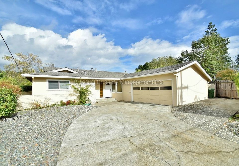 1st image of 390 Calle De La Mesa