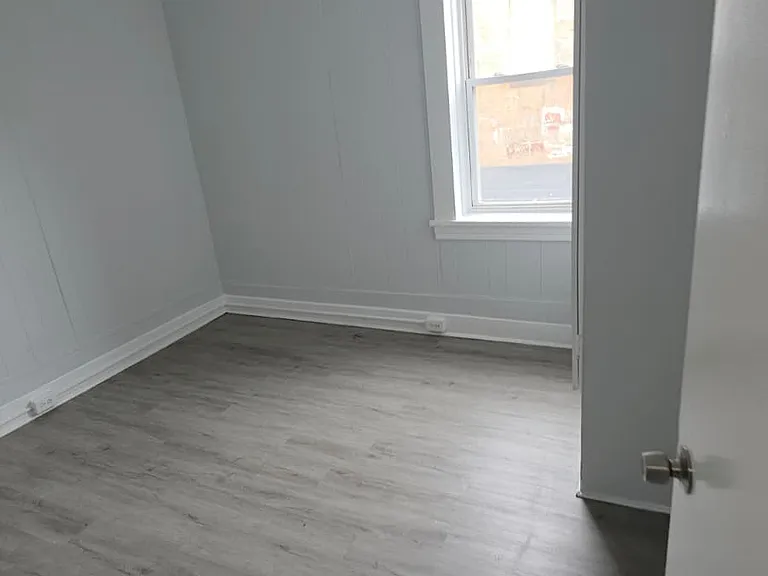 104-106 Lawrence St #6 — Photo 4