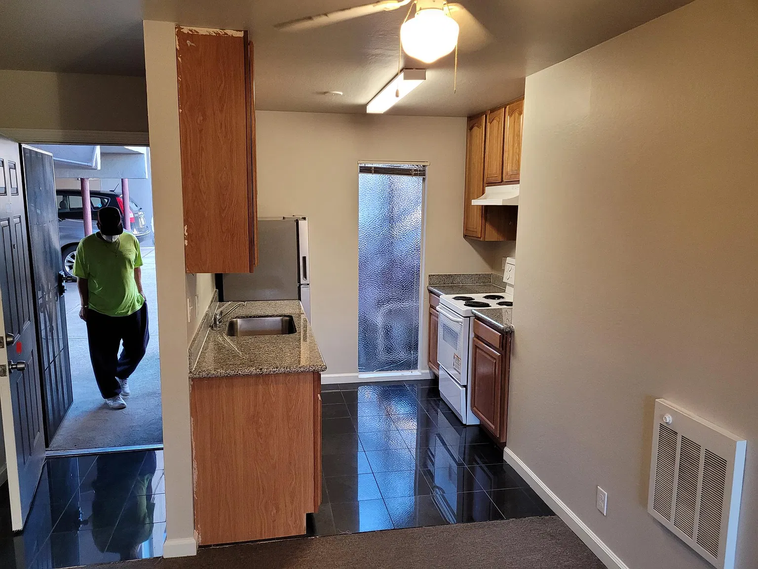 Studio, 475 sqft, $1,300 — Photo 2