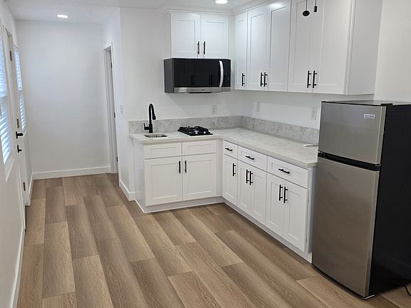 5th image of 938 N Palm Ave #C