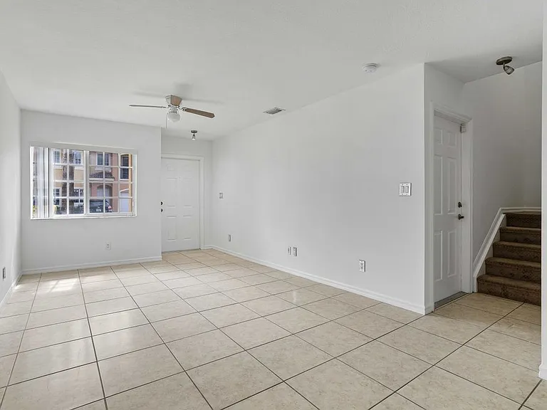 330 SW 2nd Ave #3 — Photo 13