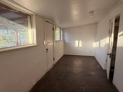 213 E Oak St — Photo 8