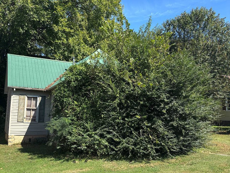 2nd image of 373 Lake Ave