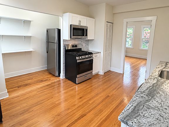 3rd image of 90 Monroe St #11
