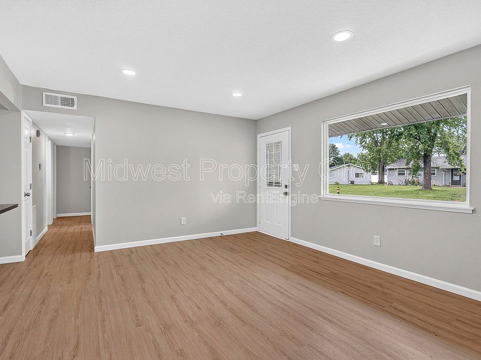 1st image of 216 Allen Dr