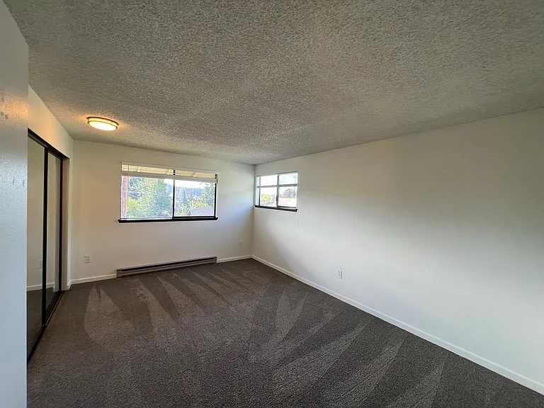 2111 Knox Ave #6 — Photo 12