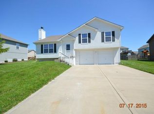 402 NE 193rd St, Smithville, MO 64089