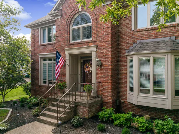 800 Lake Forest Pkwy, Louisville, KY 40245