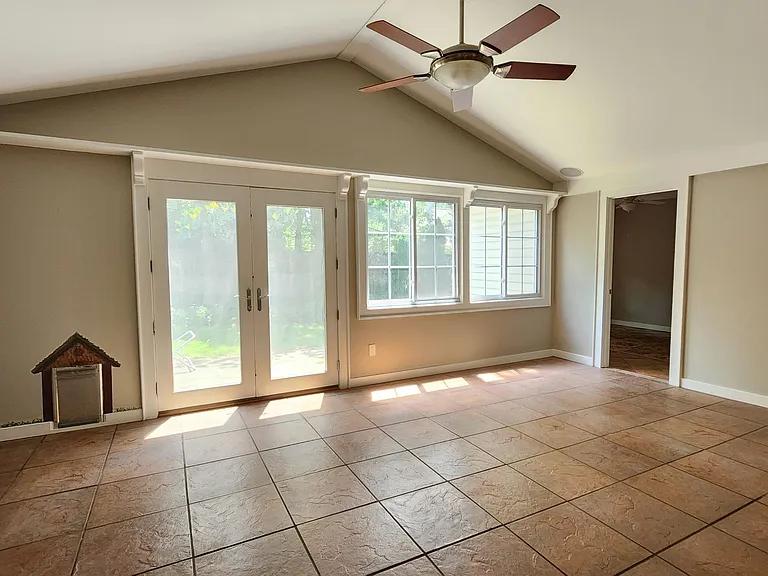 2207 Fordham Dr — Photo 10