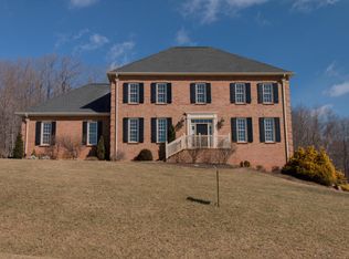 5463 Ridgelea Estates Dr, Roanoke, VA 24018