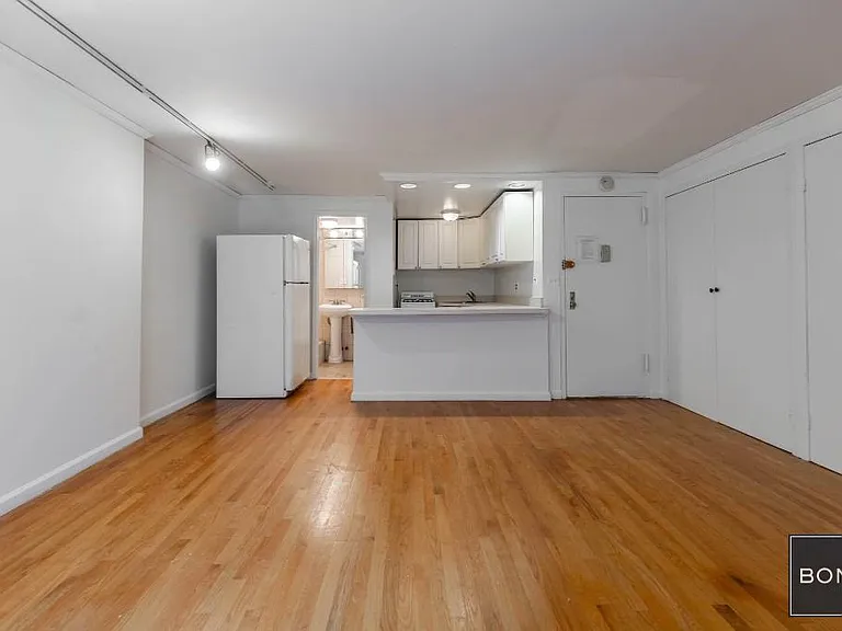 154 W 92nd St #1R — Photo 4