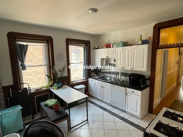 4 Litchfield St, Brighton, MA