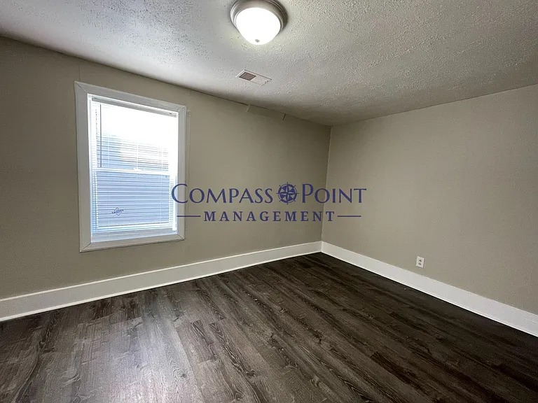 161 E Loudon Ave — Photo 9