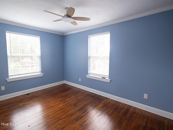 5th image of 1720 Oak Drive