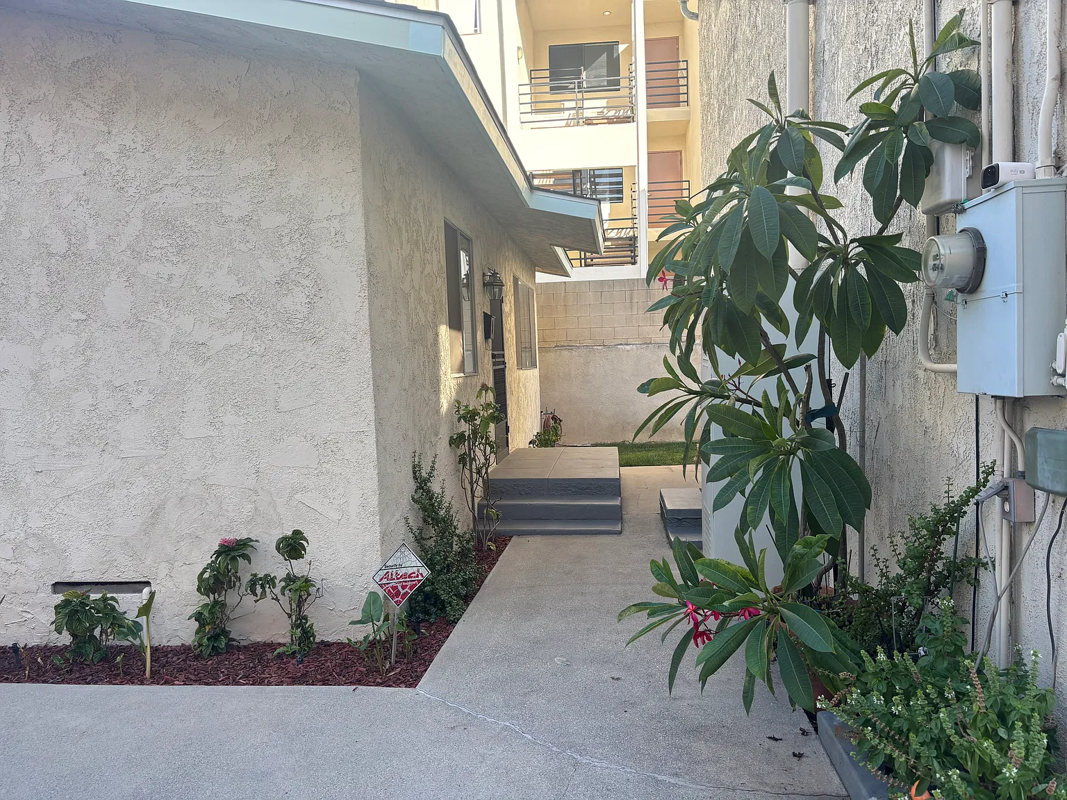 1 bed, 950 sqft, $2,150 — Photo 2