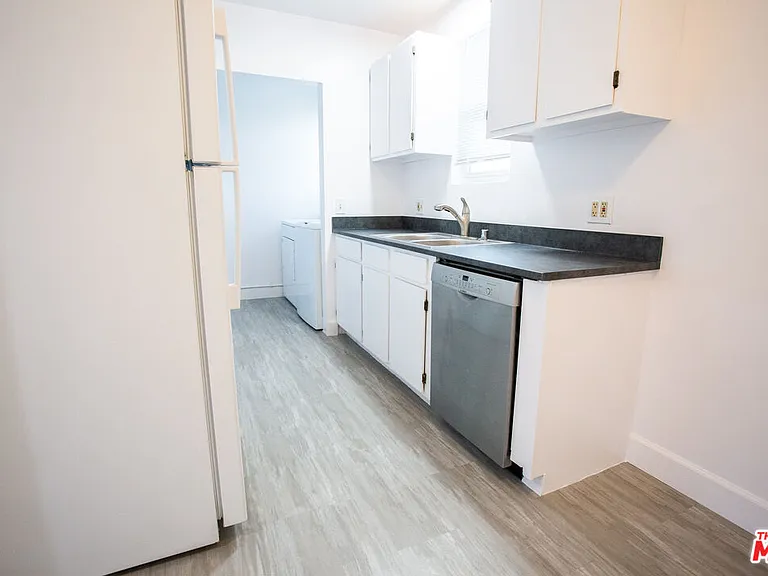 11674 La Grange Ave — Photo 6