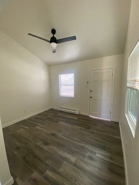 1 bed, 450 sqft, $2,400 — Photo 3