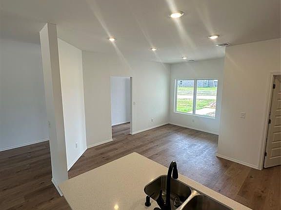 5th image of 9842 Wildflower Dr
