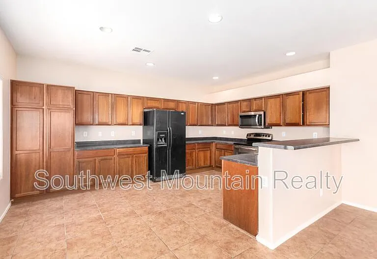 41261 W Laramie Rd — Photo 13