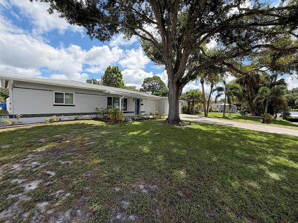 4 bed, 2.0 bath, 1680 sqft, $2,700 — Photo 2