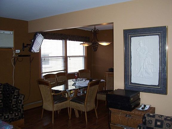 3rd image of 4533 Elm Ave