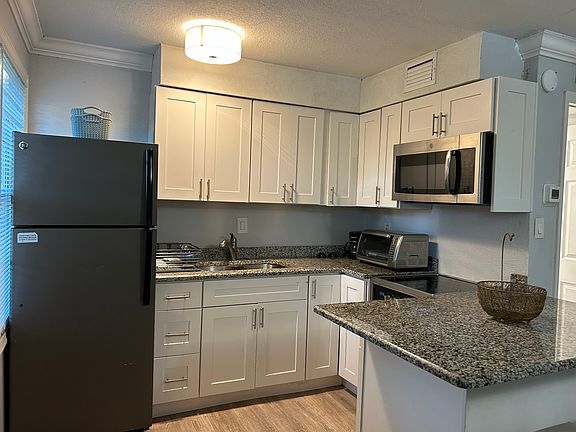 5th image of 527 Georgetown A Dr