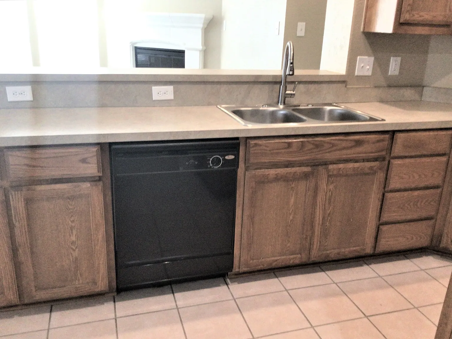 4 bed, 2.5 bath, 2508 sqft, $2,570 — Photo 4