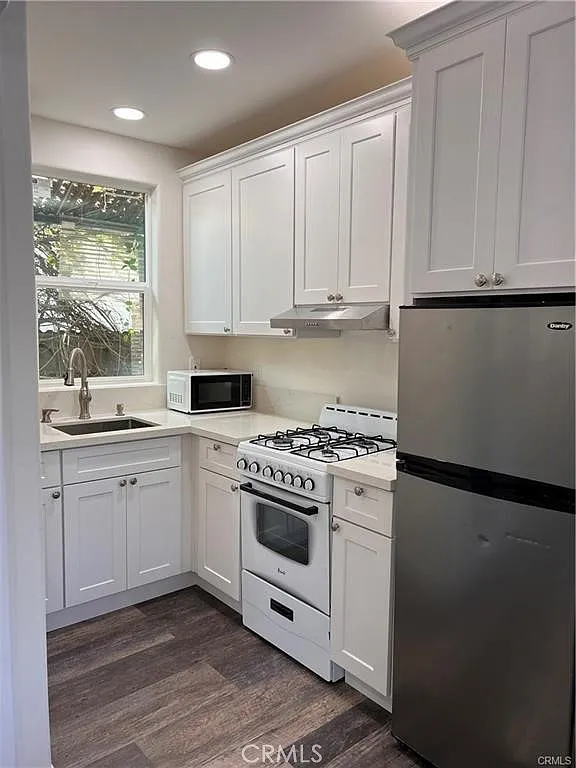 Building Photo - 2515 Crest View Dr #1